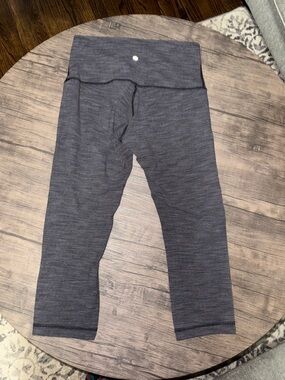 Lululemon Wunder Under High-Rise leggings cropped in Coco Pique pattern. Size 8